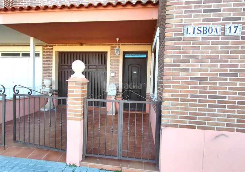 Foto ca271c21-f0f0-4a96-832e-53c26410c540. Casa amb aparcament a Sonseca