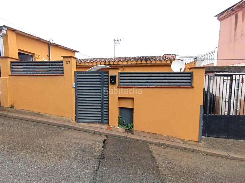 Foto 273bb1db-175f-455a-a39d-1ca51e9b2373. Haus mit parking in Torre Baró Barcelona