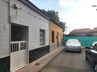 Casa  Escuelas - alumbres