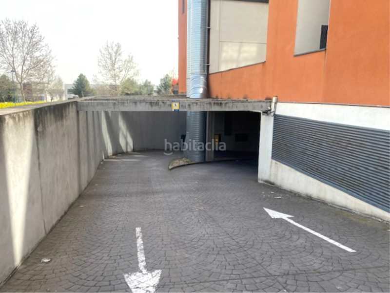 Foto cc83e829-b5e3-4b00-a00b-f87affe413db. Parking coche en Valdepelayo-Montepinos-Arroyo Culebro Leganés