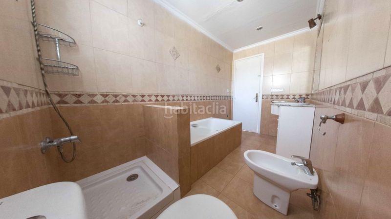 Foto bd71035c-80a0-43ab-9a97-b3f39313ecf2. Pis a Centro Torre del Mar