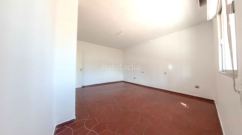 Foto f296e25f-a525-4acc-b9bc-0465f76816f5. Pis a Centro Torre del Mar