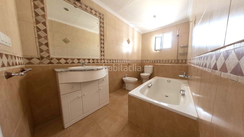 Foto ff59f4a1-a299-4284-a7d3-3b5344178964. Pis a Centro Torre del Mar