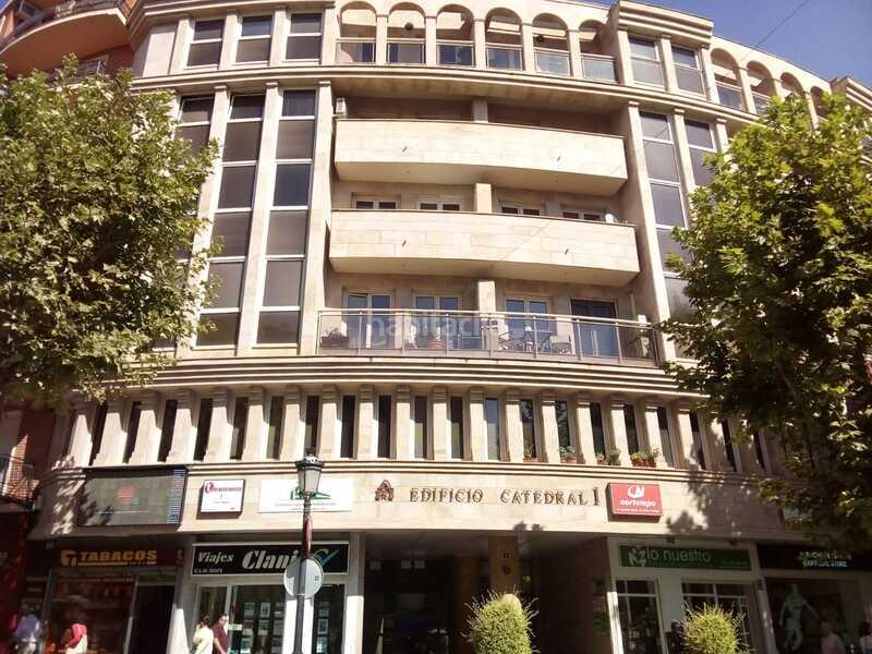 Foto a309cbc7-eb23-4f52-aa57-d4b6d9cef2c0. Aparcament cotxe a Centro Albacete