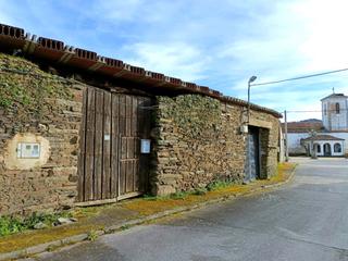 Casa adossada  Iglesia