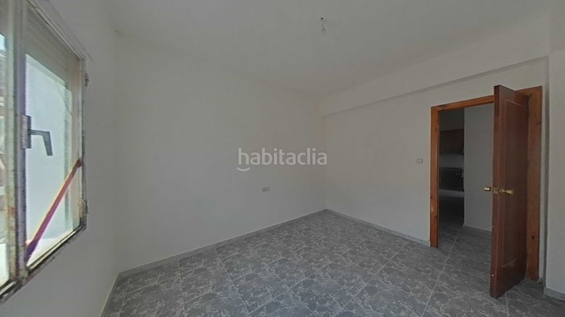 Foto b7531b88-d37f-4a4b-a812-68257f489e85. Pis a Baza
