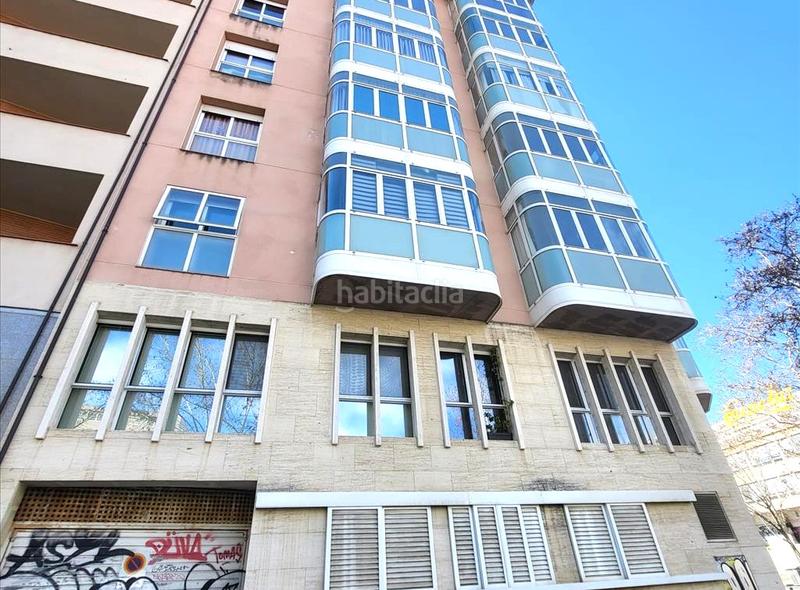 Foto bc73a0ab-c81c-46a5-9873-3df5bd734211. Car parking in El Parc i la Llacuna del Poblenou Barcelona