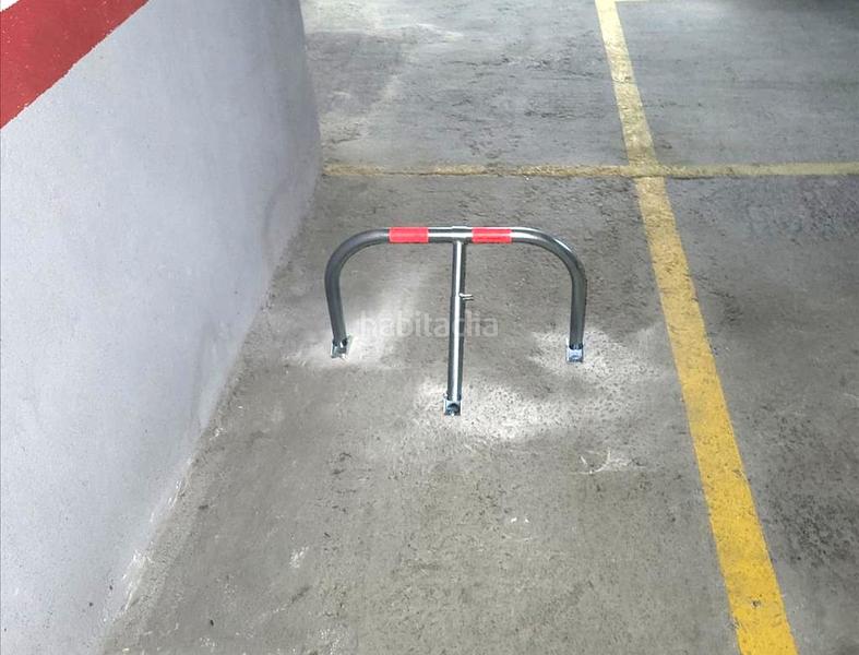 Foto f3a79280-062f-48f5-8a98-7070622ca116. Car parking in El Parc i la Llacuna del Poblenou Barcelona