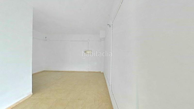 Foto f9ead859-fece-4998-b632-de84e18c0dd1. Local comercial a Xúquer Terrassa