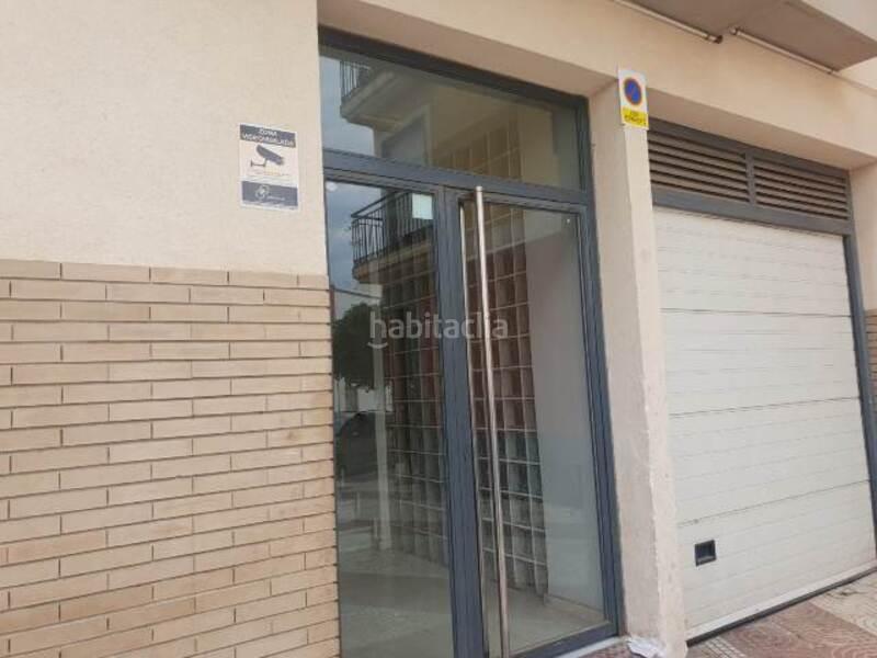 Foto cf7d940c-7759-4f2c-8e98-762a64e76ace. Car parking in Roquetas pueblo Roquetas de Mar