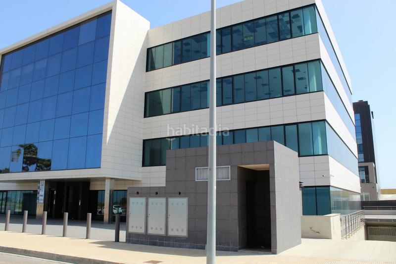 Foto fcf1d461-c406-41b8-be40-4c3b2f462781. Aparcament cotxe a Zona Avenida del Mar Castellón de la Plana