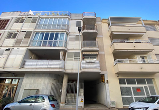 Car parking  Roger de flor
