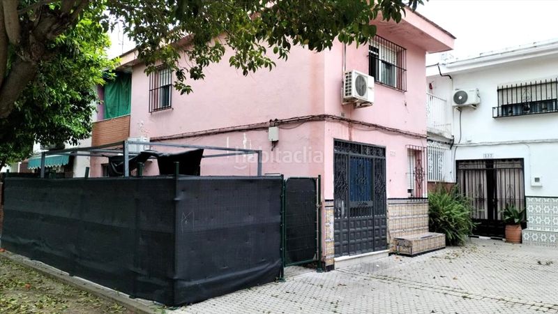 Foto f61b2bf0-1a09-403f-a27b-2c3d6ecf54b8. Casa a Juan XXIII - Rochelambert Sevilla
