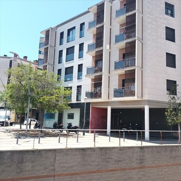 Foto f98f241e-1b89-447f-97d3-51af1c8974eb. Aparcament cotxe a Centre Castelldefels