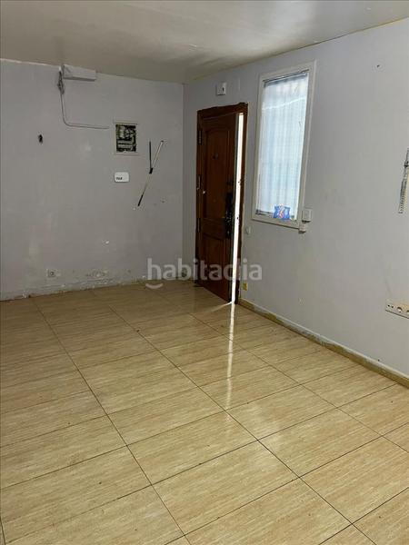 Foto de0fd732-ac9e-4bb7-945e-56d6d7acc067. Local comercial en Lloreda Badalona
