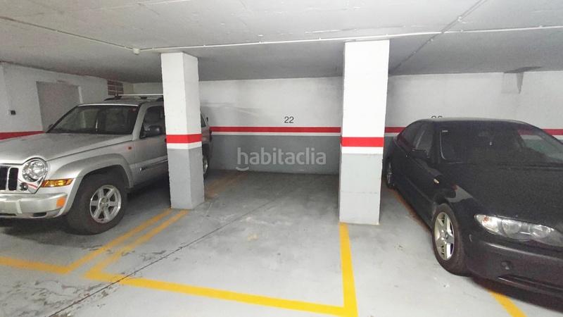 Foto cf2c365e-170a-437a-b261-6421d00d7f51. Parking voiture dans Requena