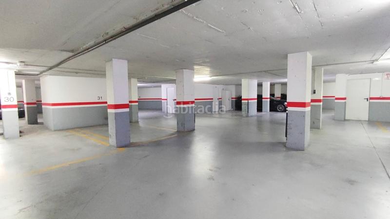 Foto fbc1a550-7fdc-4fd8-a46c-206f13894bdb. Parking voiture dans Requena