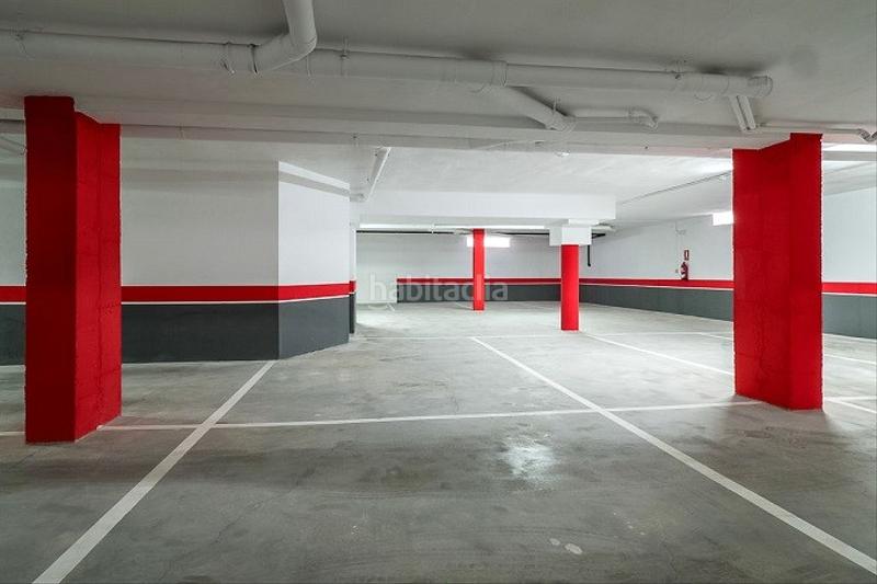 Foto c9c475eb-800f-4423-9ec8-e2351c353dfc. Autoparkplatz in Arrúbal