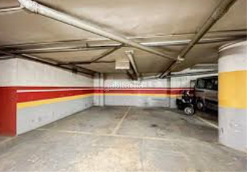 Foto c2476d17-47ad-473b-87cd-9a7f13c2316a. Parking coche en Oliva pueblo Oliva