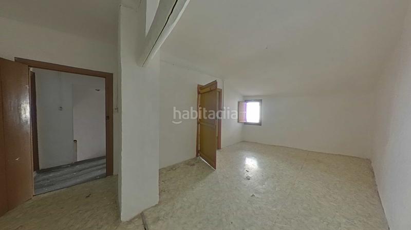 Foto 0bd596e6-fda0-4f7e-a968-e9cbfdb3b14c. Casa adossada a Autol