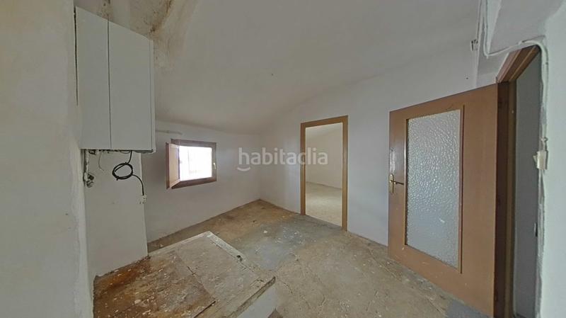 Foto 5dd58503-cabf-4902-aa48-2c09e2dd5a00. Casa adossada a Autol