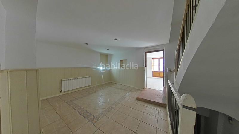 Foto 88c48d96-2d0b-4c24-b55e-e480e61fff73. Casa adossada a Autol