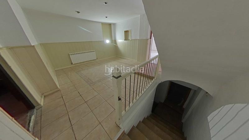 Foto b51ace96-6f40-48c1-a7e2-9ba596cf210b. Casa adossada a Autol