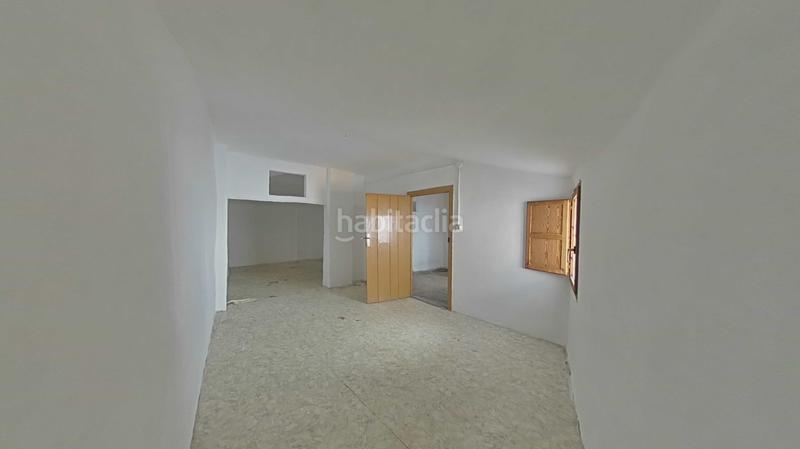 Foto b8c87da2-2a37-4b67-9f27-b092b5766292. Casa adossada a Autol