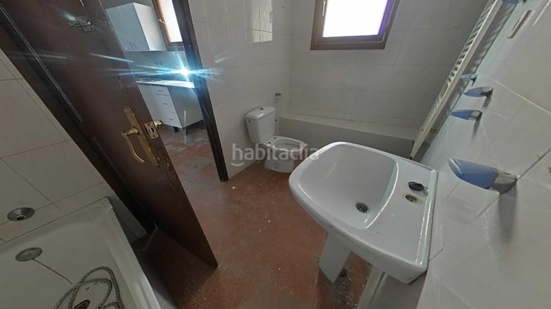 Foto c483d60c-c264-487a-8914-5a161f0f71d4. Casa adossada a Autol