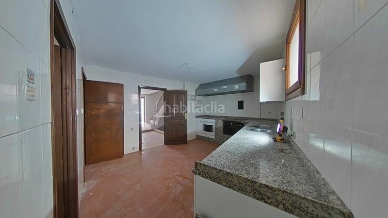 Foto dd253343-75f5-42d1-913f-50ab04451ce9. Casa adossada a Autol