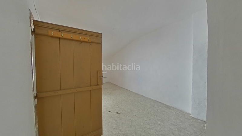 Foto f208cd92-2c37-461c-8f91-de36fc08f0a8. Casa adossada a Autol