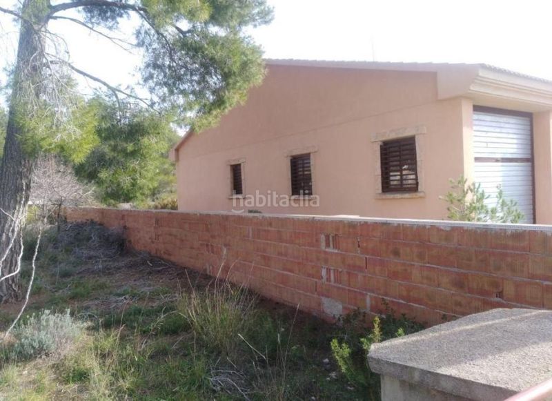 Foto 56e2680e-be59-46b6-a87e-97ed57960f27. Casa amb aparcament a Cabra del Camp