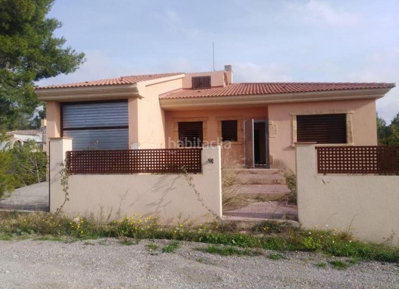 Foto 9034d8e4-fdc5-4607-a3c2-b9625dd33947. Casa amb aparcament a Cabra del Camp