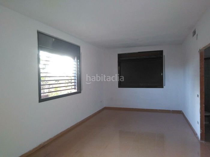 Foto b621de24-3cb4-43a1-b402-a5439f7ed057. Casa amb aparcament a Cabra del Camp