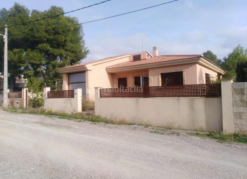 Foto f2e6ea09-98d3-4a5a-957a-642d19e1c59b. Casa amb aparcament a Cabra del Camp