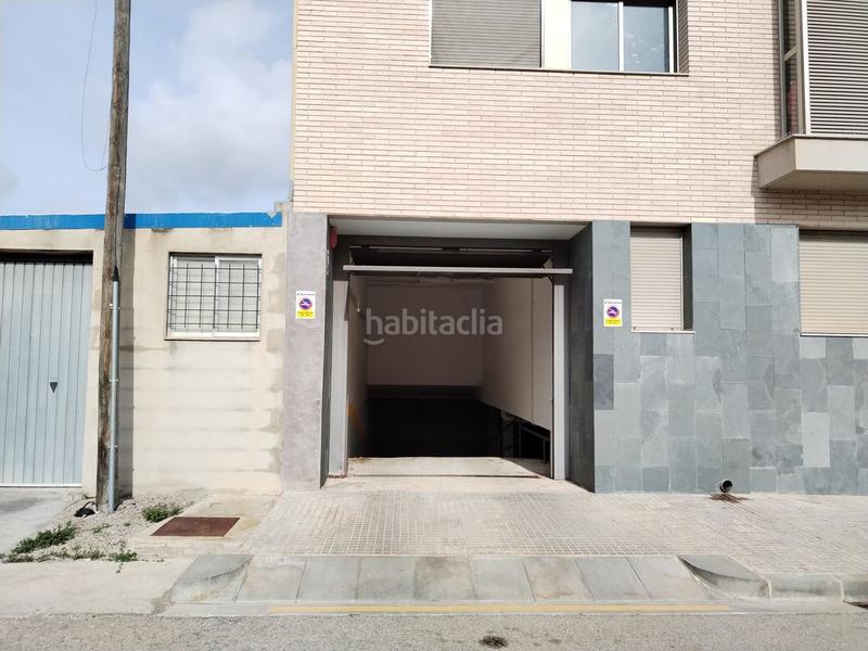 Foto b91536f1-54fb-412f-8294-3f5cf3daeaa0. Parking coche en Deltebre