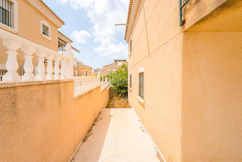 Foto 7b039e4d-4466-46a0-8403-0fb34ca79d40. Casa a Villamartín-Las Filipinas Orihuela