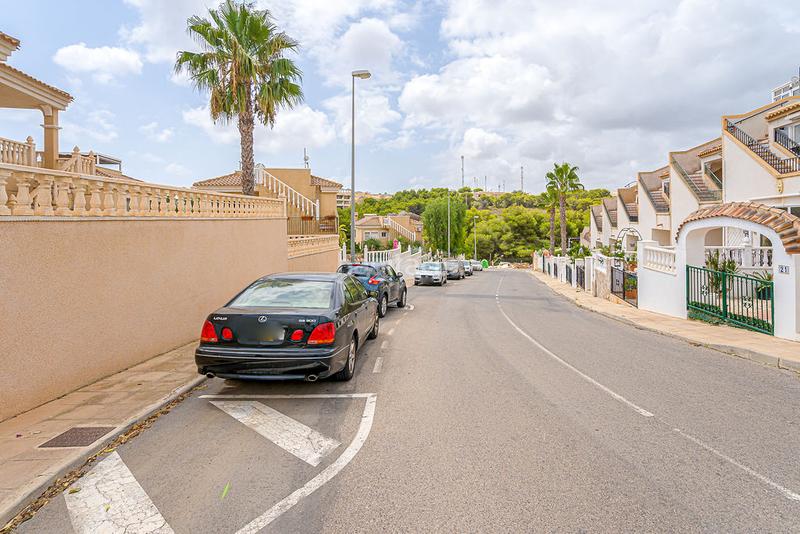 Foto 950551dc-32f7-4c5c-8f5d-791ab7480496. Casa a Villamartín-Las Filipinas Orihuela