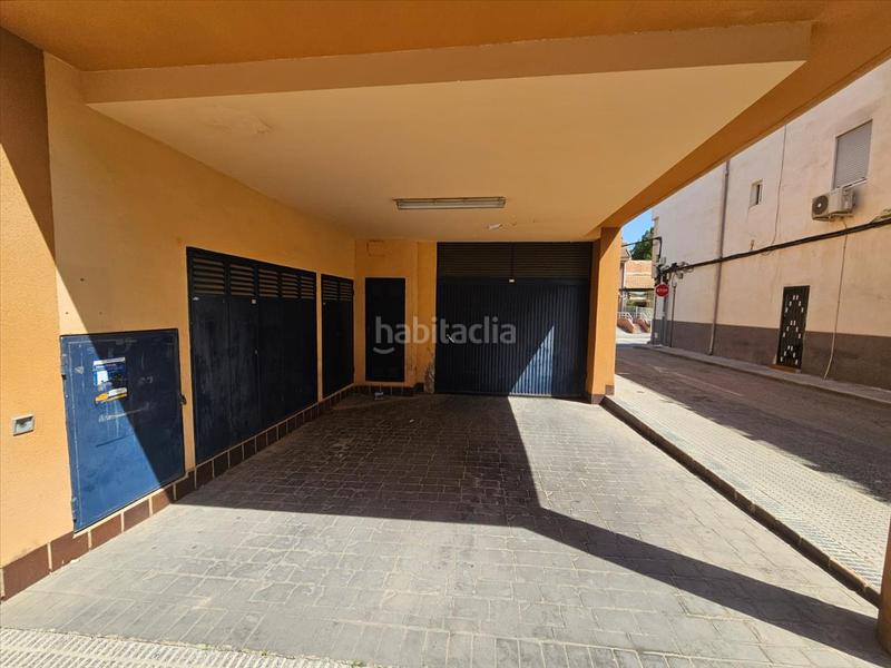 Foto d196e947-8507-49aa-9bb0-0b3c858a4f69. Parking voiture dans Beniaján Murcia