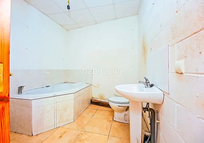 Foto 55bb11e6-33ff-479e-a41e-dfa84b4dfbf9. Casa adossada a Móra d´Ebre