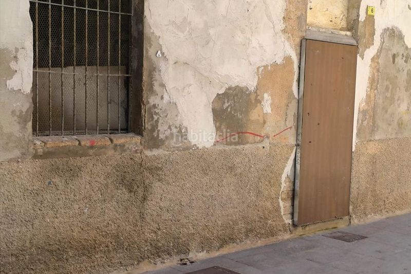 Foto b6b96f6a-2824-47c4-a1e3-a14da8f6eed4. Local comercial a Centre Tortosa