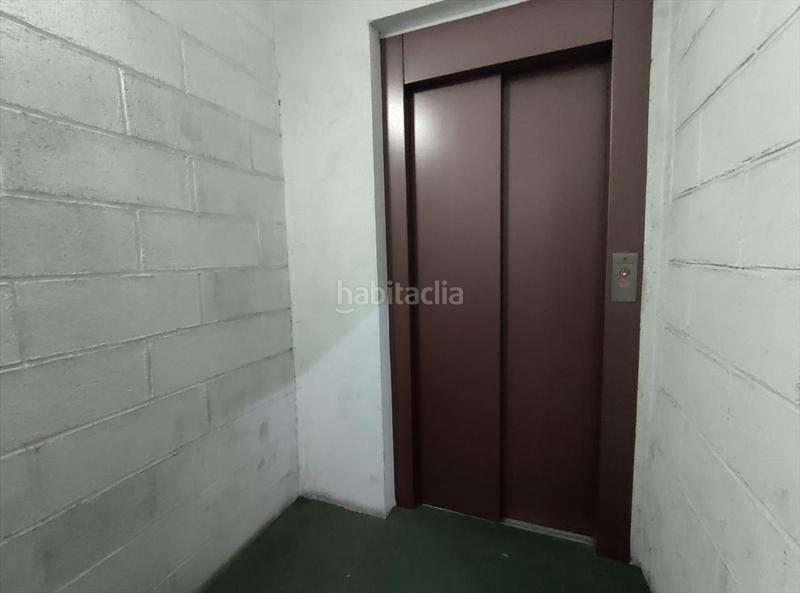 Foto 66019b54-392c-4f6b-a223-c3fb18c4dbd8. Aparcament cotxe a San Cibrao das Viñas