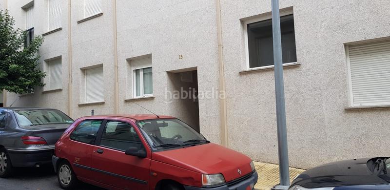 Foto d33146a4-70ee-46b1-9de7-560629e5ed47. Aparcament cotxe a San Cibrao das Viñas