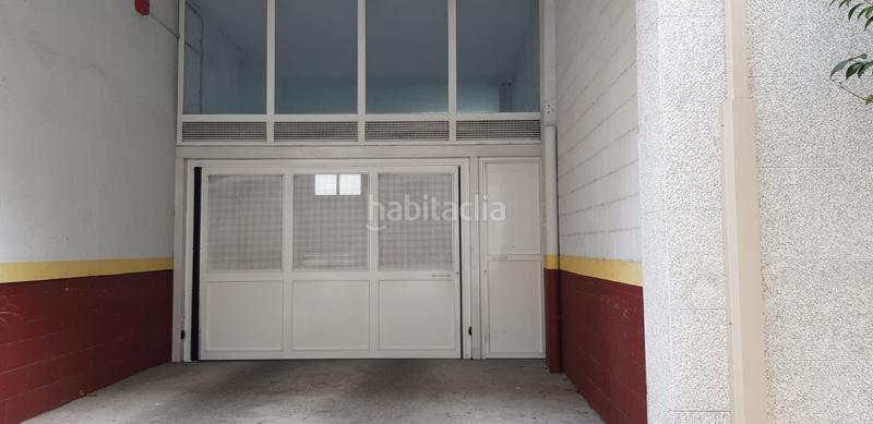 Foto ea0261ff-b952-446b-ad04-f1efb331628d. Aparcament cotxe a San Cibrao das Viñas