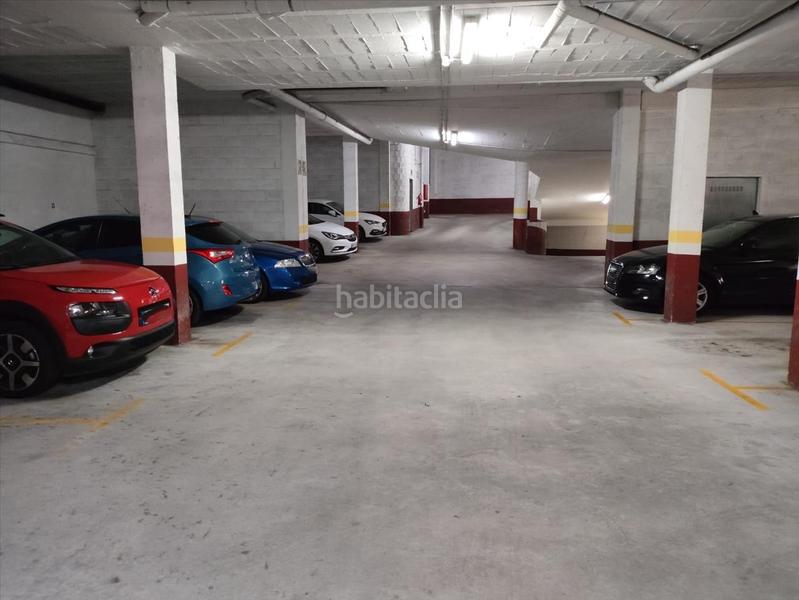 Foto ef14faaf-86b2-475c-97ed-46398444da53. Aparcament cotxe a San Cibrao das Viñas