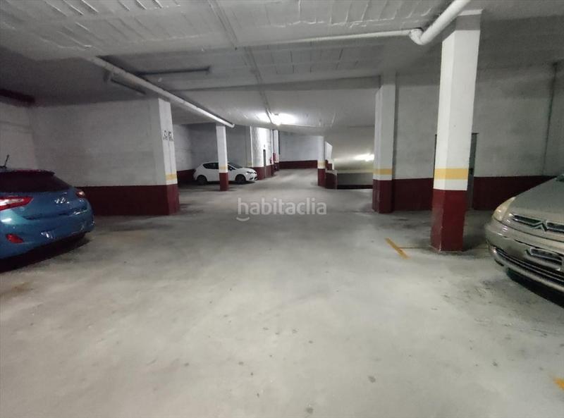 Foto fa1c0ea4-0492-4417-8ae5-8bbbb27628eb. Aparcament cotxe a San Cibrao das Viñas