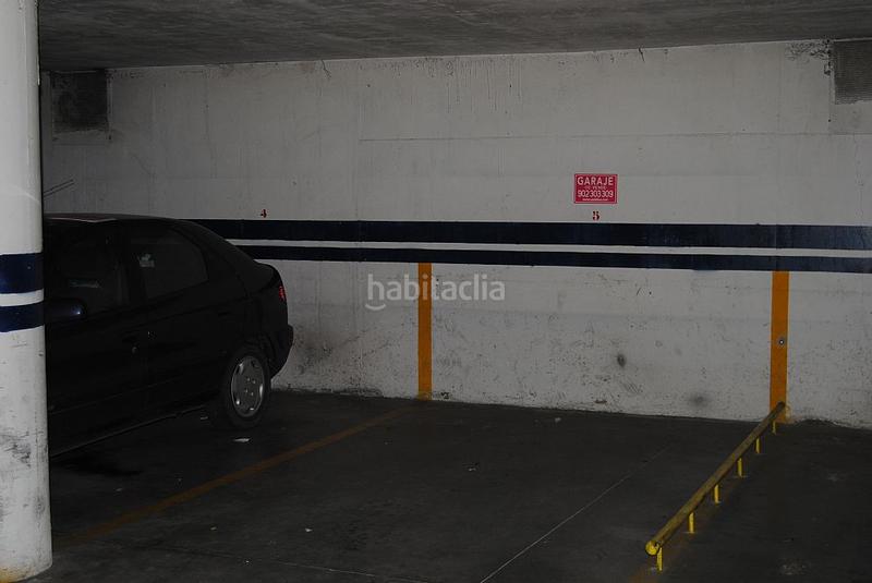Foto adc209eb-10ba-47ab-96b0-7ff85a9b5463. Parking coche en Bañeza (La)