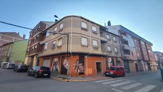 Pis  Calle san fructuoso 29  escalera 1 planta 2 puerta iz