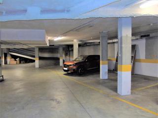 Car parking in Angel Guimera