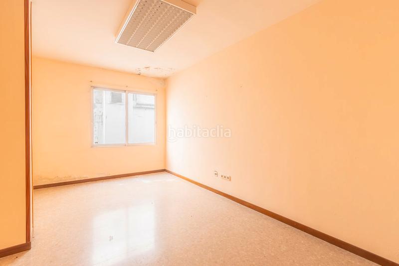 Foto f868f84b-2b06-4fc1-b374-8ddef8947a9e. Local comercial a Instituts-Universitat Lleida